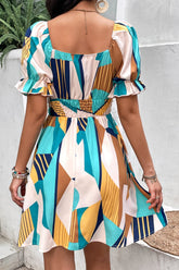 Robe imprimée à manches volantées et taille froncée